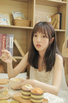 兰姨不敢发出一点声音怕吵醒风