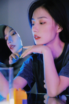 给大家介绍!美女把腿扒开让男人桶爽